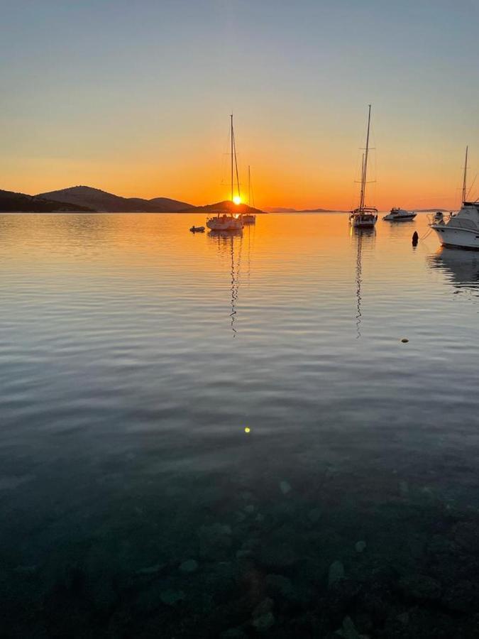 Beach Apartment Ana With Sea View, Balcony, Garden & Bbq, Murter - Dalmatia Bagian luar foto