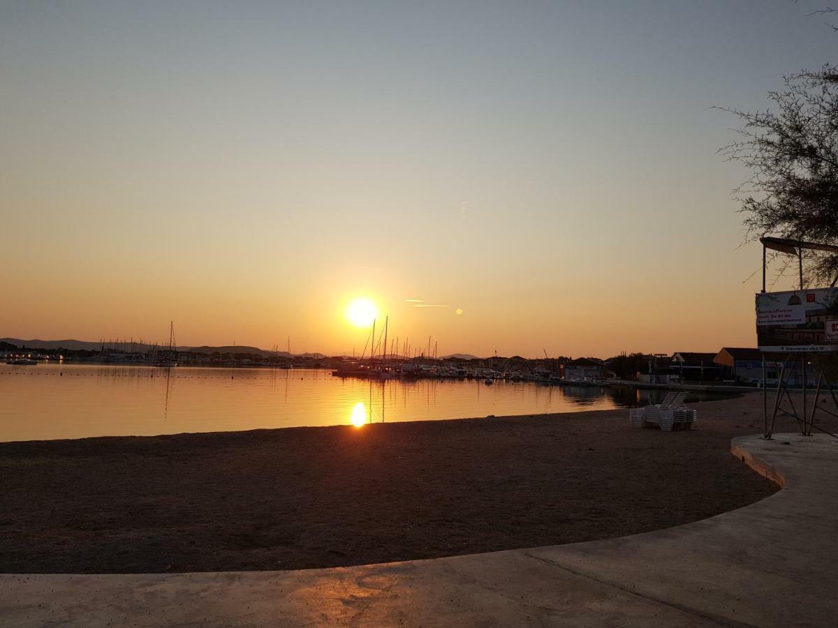 Beach Apartment Ana With Sea View, Balcony, Garden & Bbq, Murter - Dalmatia Bagian luar foto
