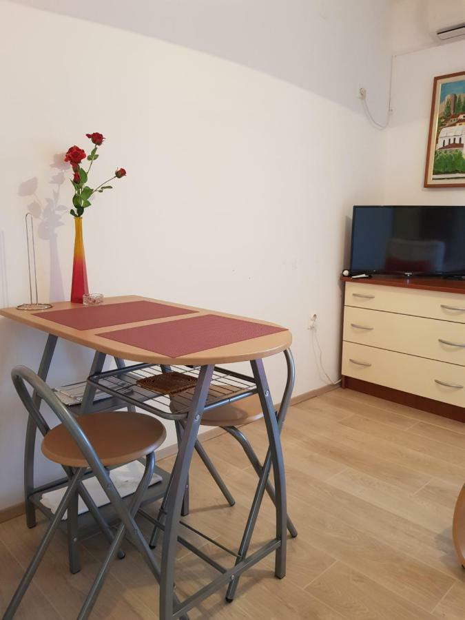Beach Apartment Ana With Sea View, Balcony, Garden & Bbq, Murter - Dalmatia Bagian luar foto